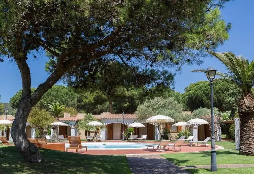 Hotelli Porto Pino Club