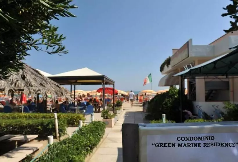 Trilocale In Residence Confinante Con La Spiaggia