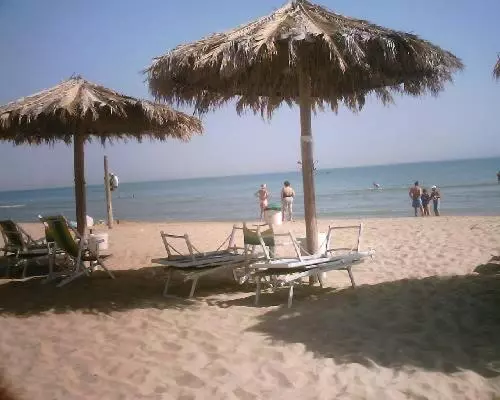Trilocale In Residence Confinante Con La Spiaggia