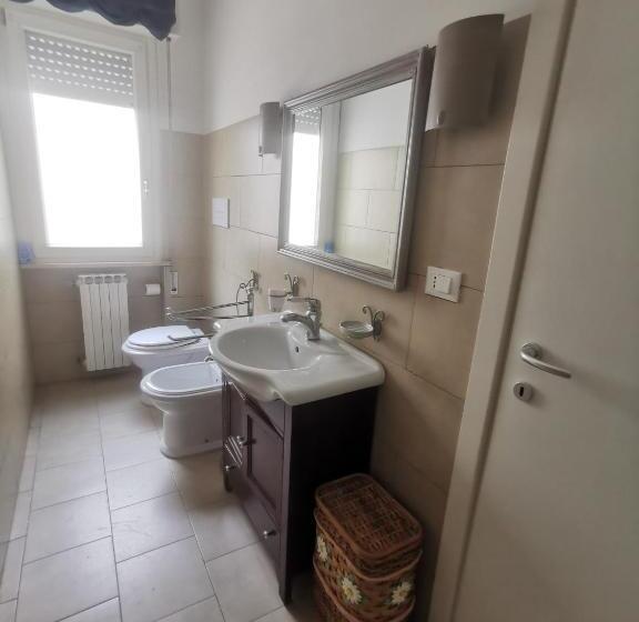 Trilocale In Residence Confinante Con La Spiaggia