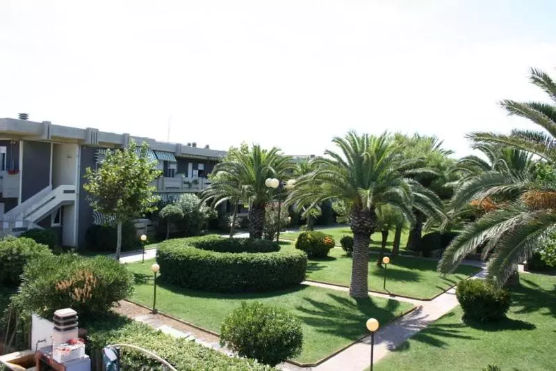 Trilocale In Residence Confinante Con La Spiaggia