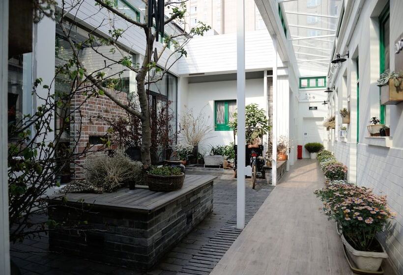 Peking Station Youth Hostel