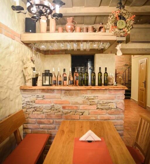 פנסיון Penzion Sklep Sv. Urbana