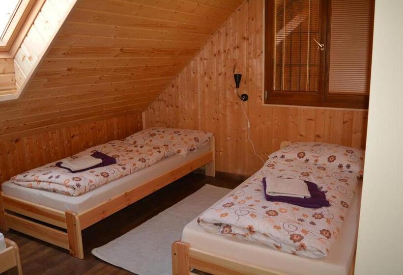 פנסיון Penzion Sklep Sv. Urbana