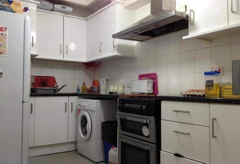 City View Hotel   Roman Road Market