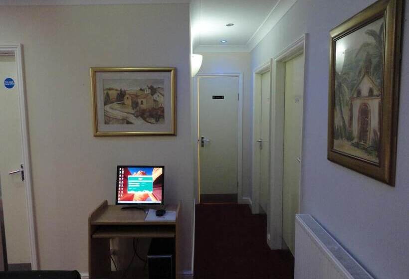 City View Hotel   Roman Road Market