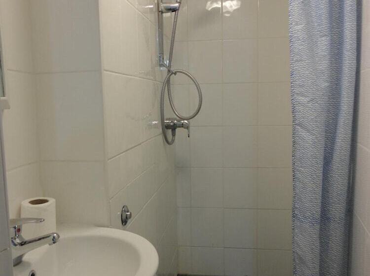 City View Hotel   Roman Road Market