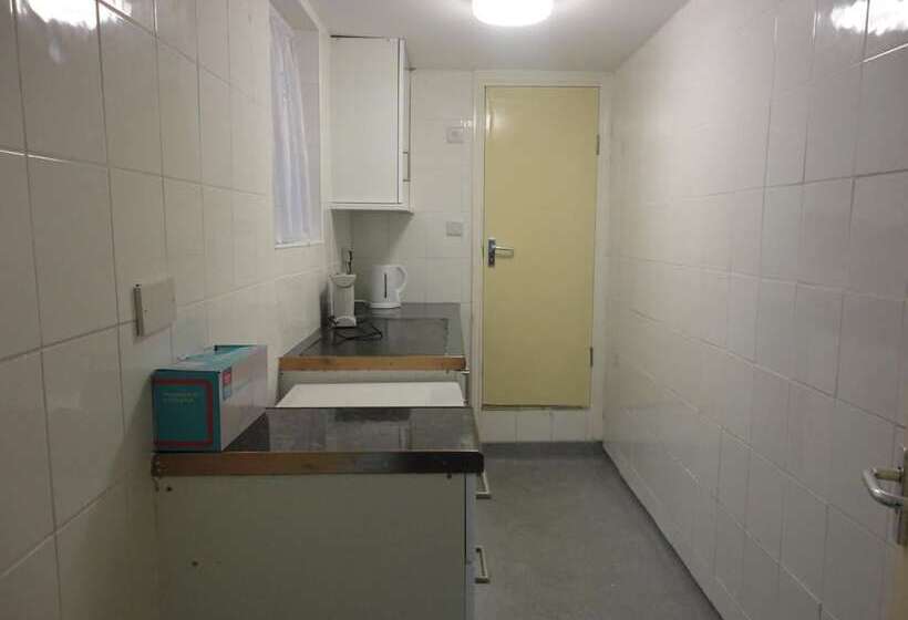 City View Hotel   Roman Road Market