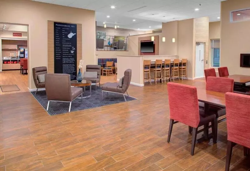 ホテル Towneplace Suites By Marriott Parkersburg