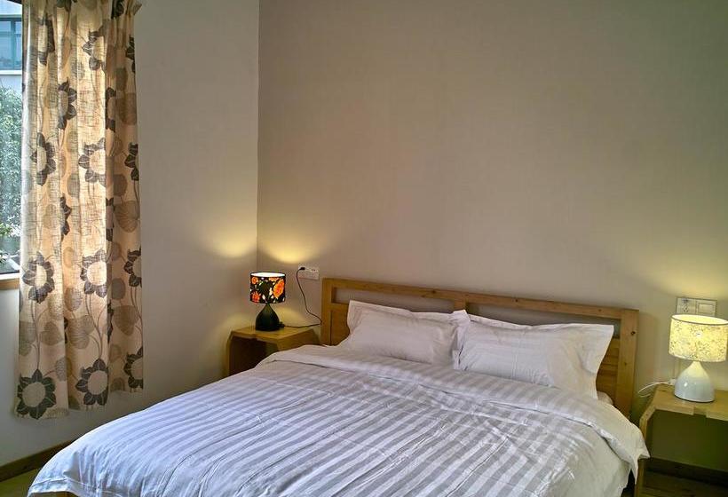 Shanghai Rock & Wood International Youth Hostel