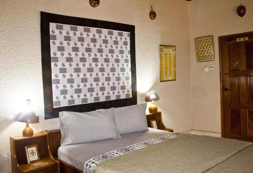 هتل Four Villages Inn