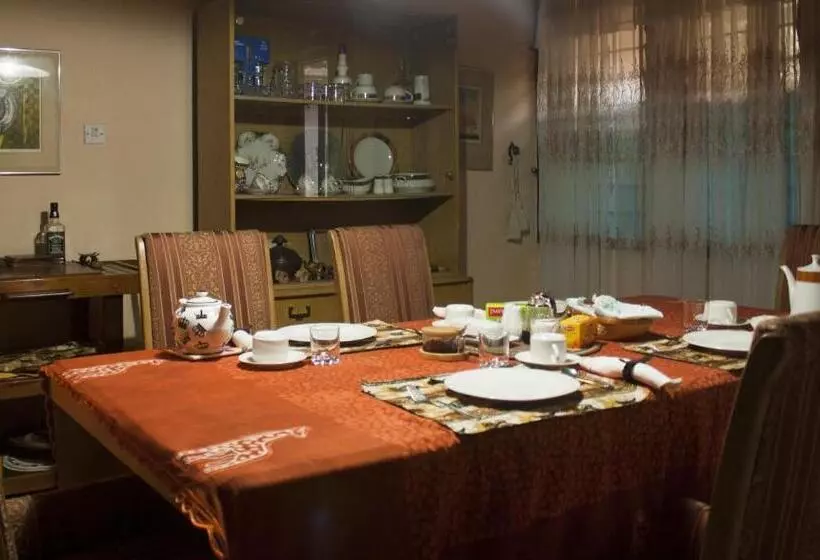 هتل Four Villages Inn