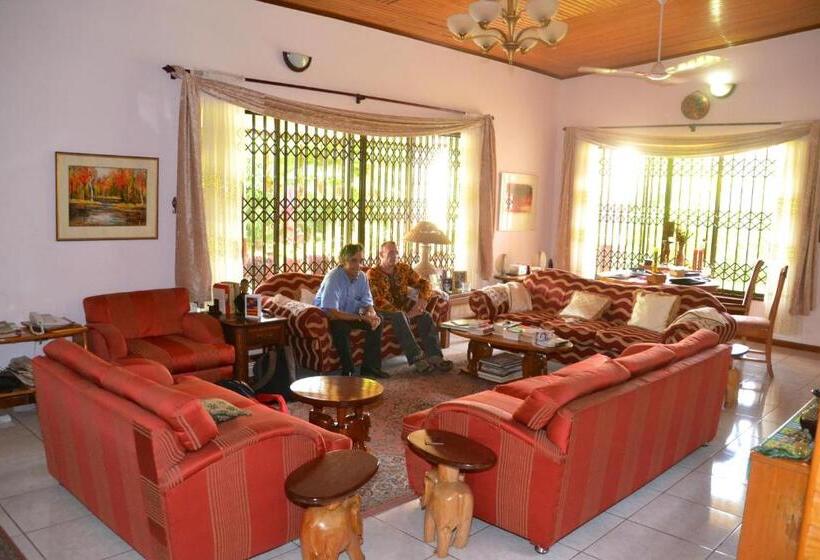 בית מלון כפרי Four Villages Inn