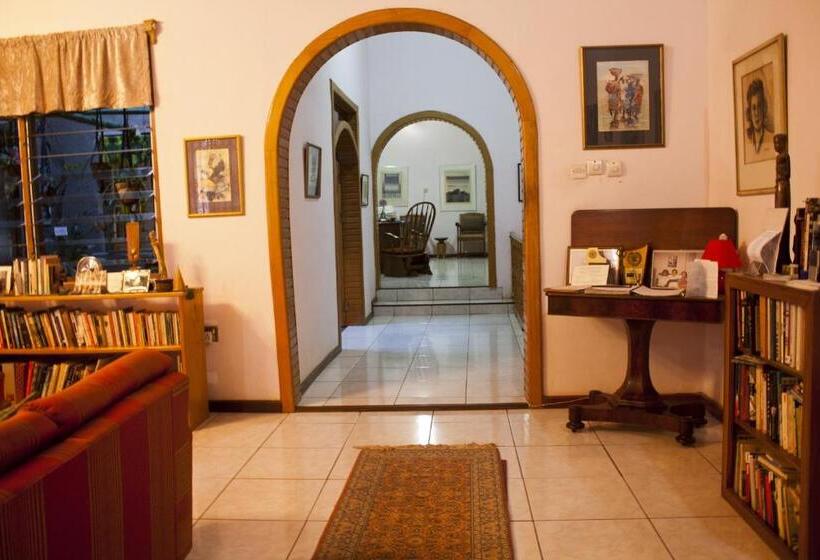 בית מלון כפרי Four Villages Inn