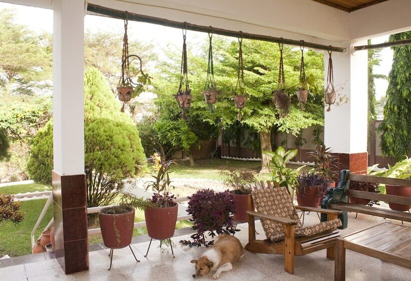 בית מלון כפרי Four Villages Inn