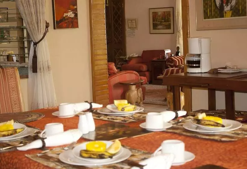 هتل Four Villages Inn