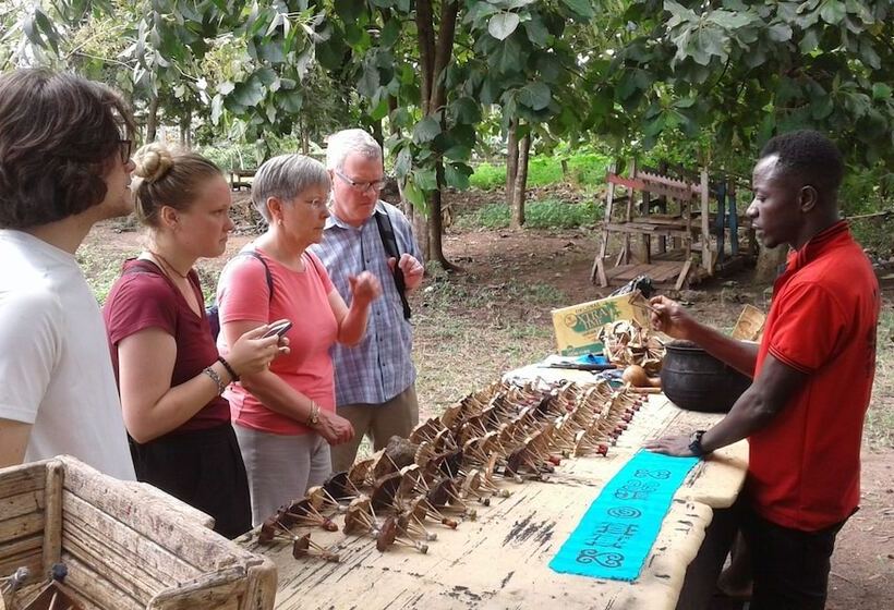 בית מלון כפרי Four Villages Inn