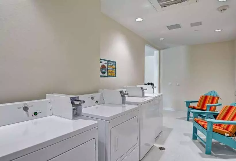 هتل Home2 Suites By Hilton Azusa