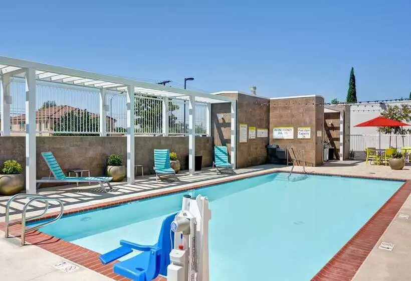 هتل Home2 Suites By Hilton Azusa