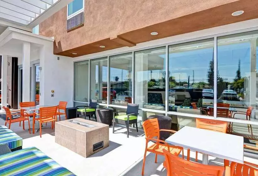 هتل Home2 Suites By Hilton Azusa
