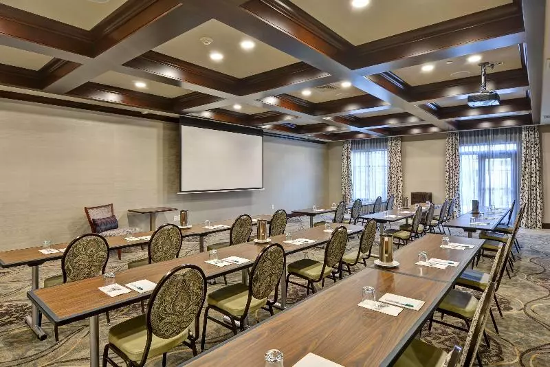هتل Homewood Suites By Hilton New Hartford Utica