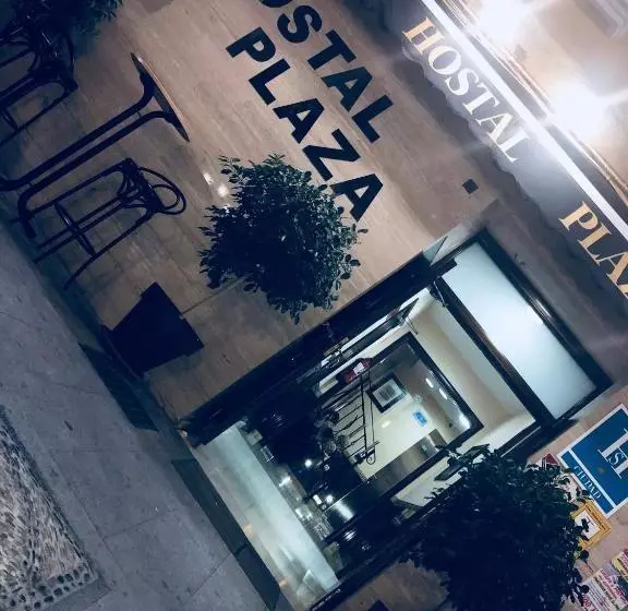 Hotelli Hostal Plaza