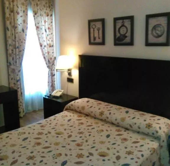 Hotelli Hostal Plaza
