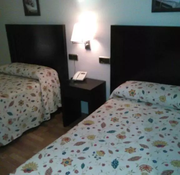 Hotelli Hostal Plaza