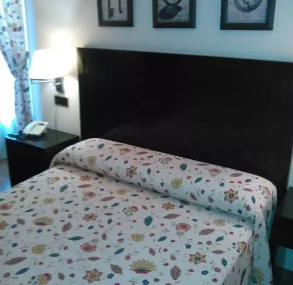 Hotelli Hostal Plaza
