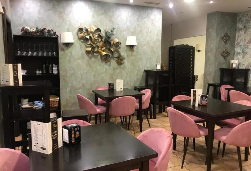 בית מלון כפרי Hostal Plaza