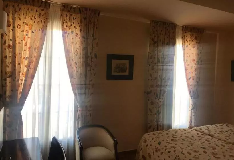 Hotelli Hostal Plaza