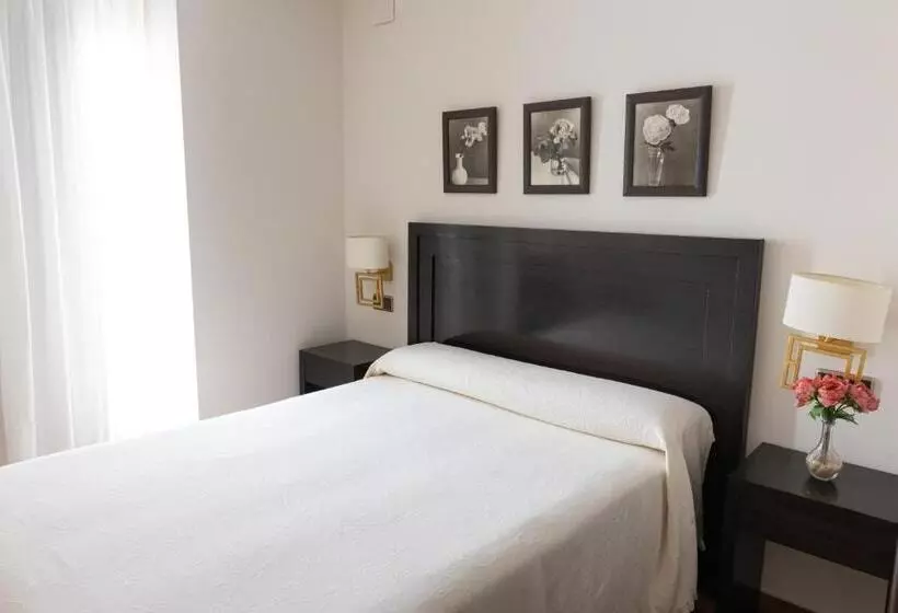 Hotelli Hostal Plaza