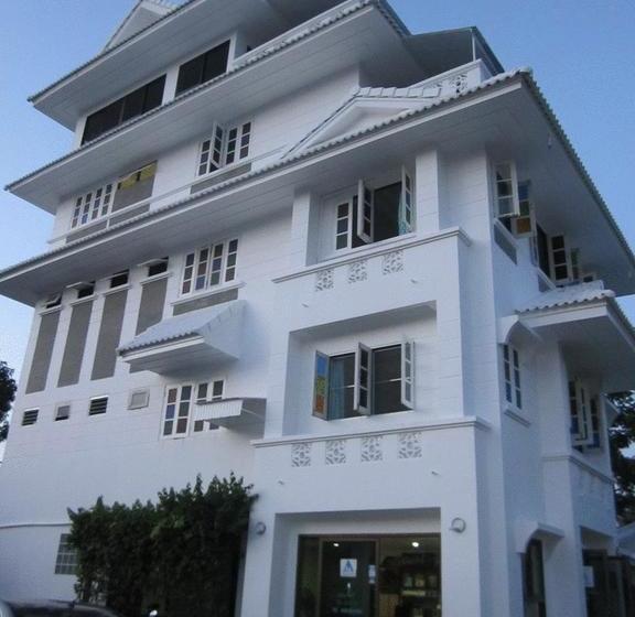 هاستل Na Na Chart Phuket