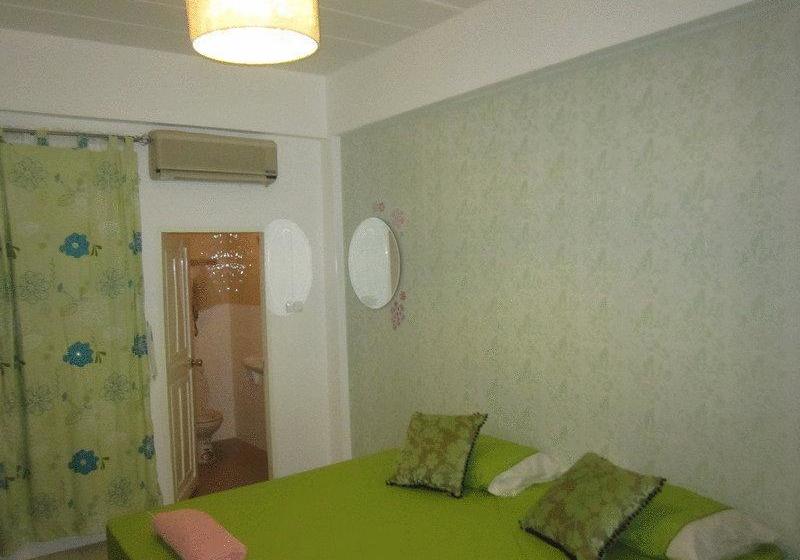 هاستل Na Na Chart Phuket