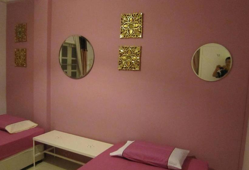 هاستل Na Na Chart Phuket