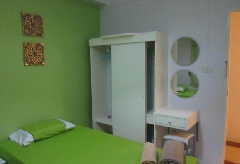 هاستل Na Na Chart Phuket