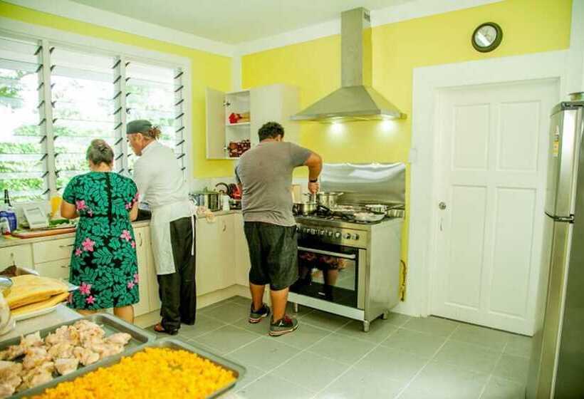 تختخواب و صبحانه Ulalei Lodge