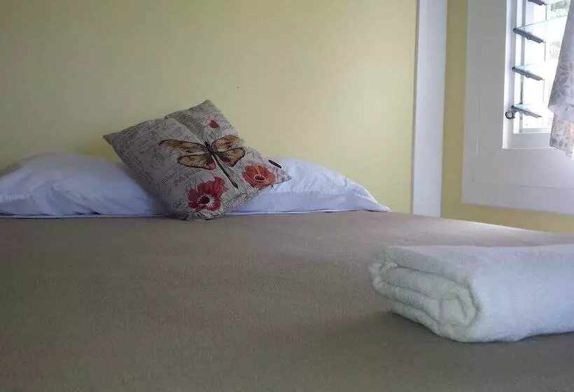 تختخواب و صبحانه Ulalei Lodge