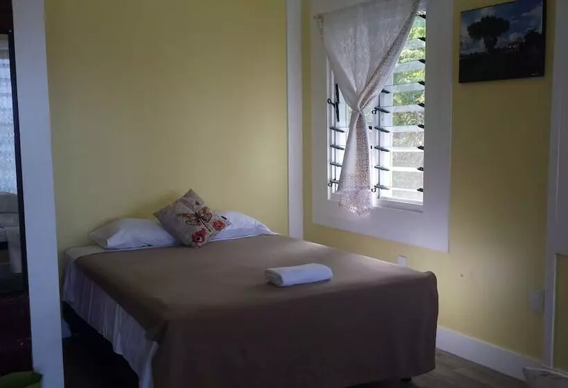 تختخواب و صبحانه Ulalei Lodge