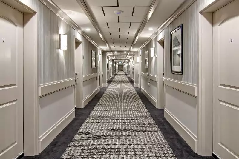 ホテル Chateau Nova Yellowknife