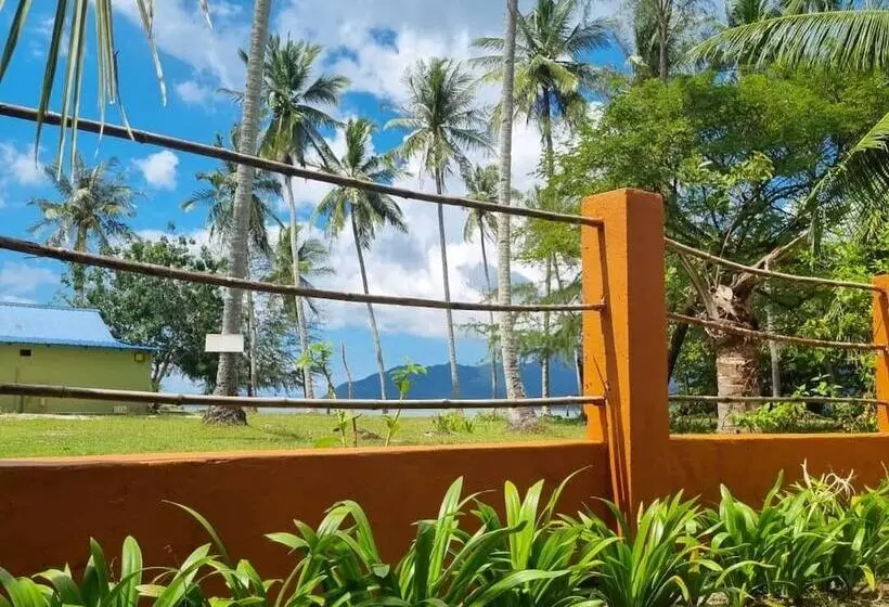Hotelli Coconut Beach Villa Langkawi