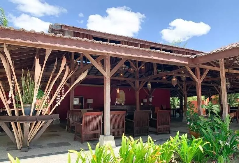 Hotelli Coconut Beach Villa Langkawi