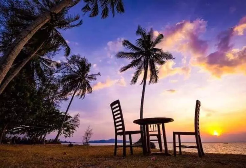 Hotelli Coconut Beach Villa Langkawi