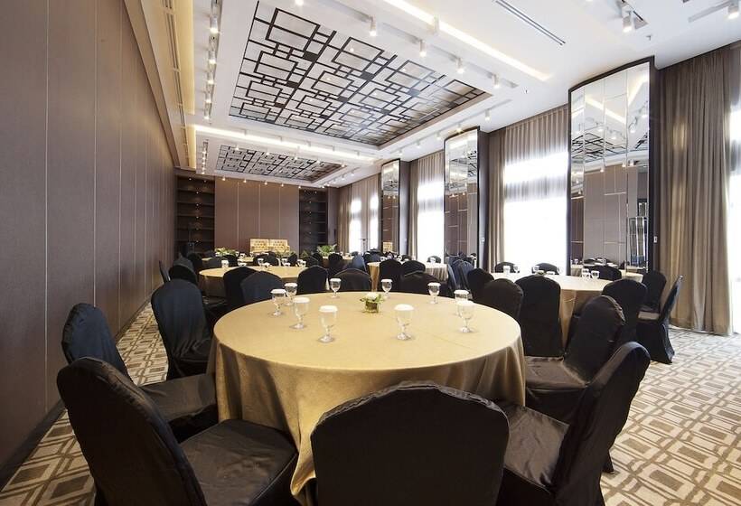 Отель De Paviljoen Bandung