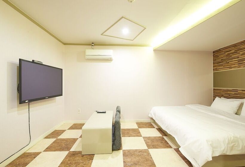 בית מלון כפרי Hyu