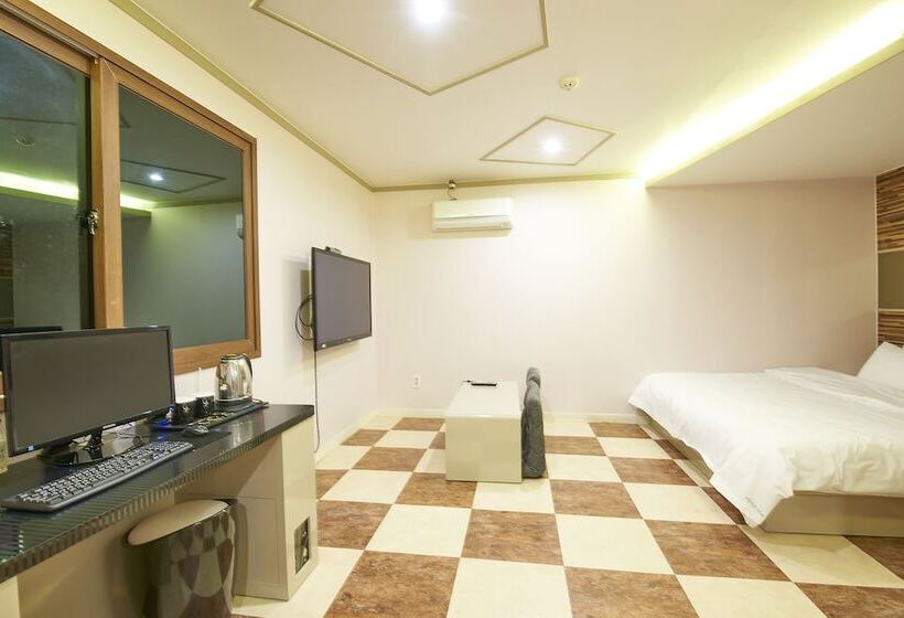 בית מלון כפרי Hyu