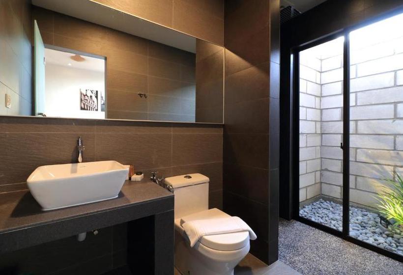 בית מלון כפרי Laman Sentosa Boutique Residence