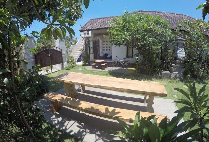 Bali Fab Dive Center   Hostel