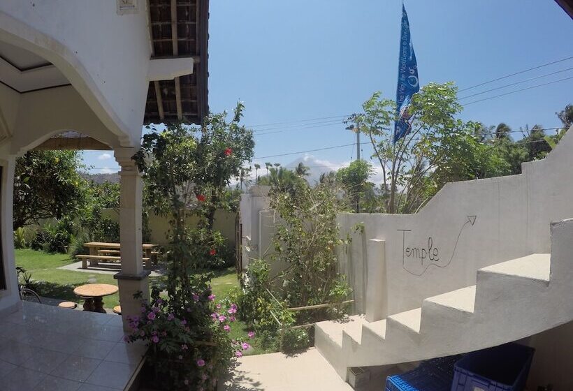Bali Fab Dive Center   Hostel