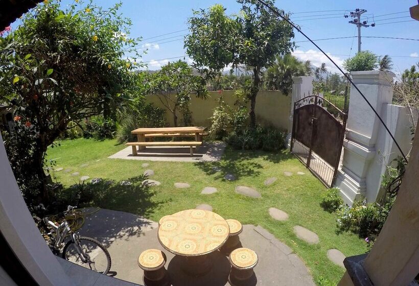 Bali Fab Dive Center   Hostel